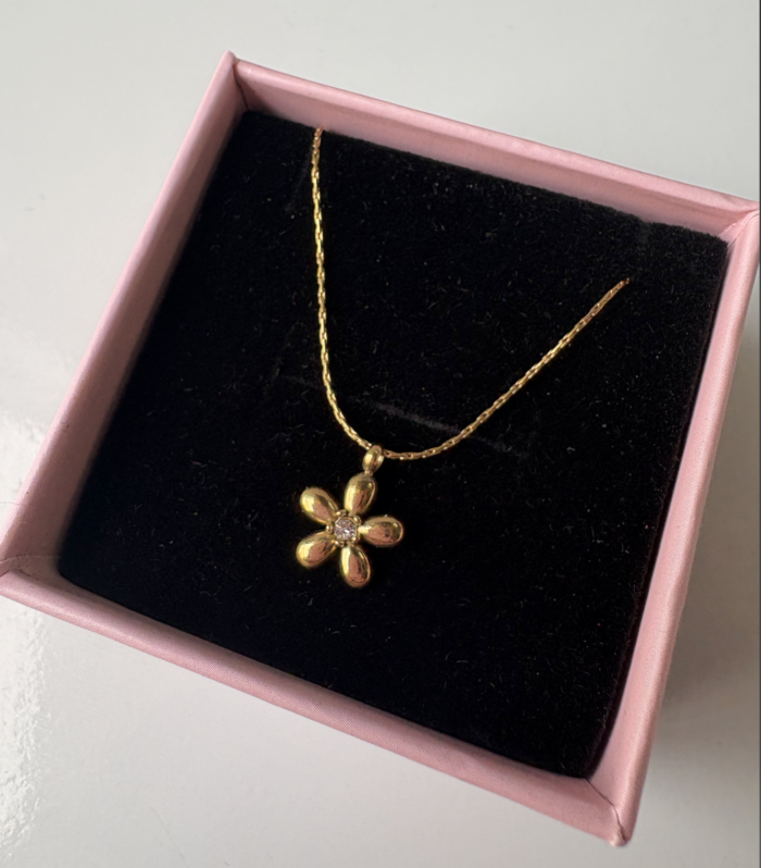 Minimalist Flower Necklace