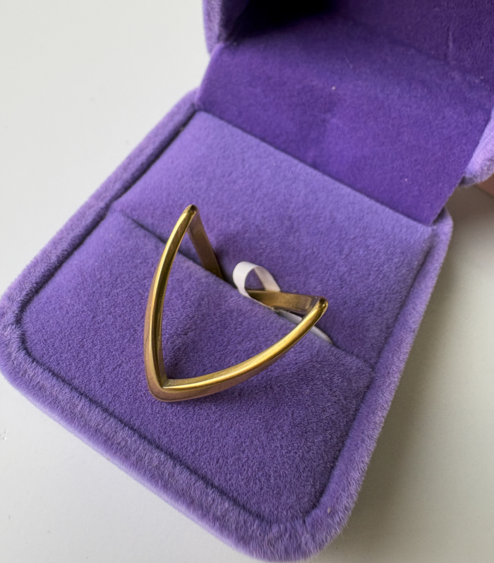 Plain V Ring